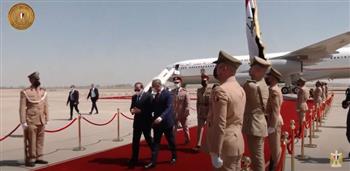 لحظة وصول السيسي إلى بغداد للمشاركة في مؤتمر التعاون والشراكة (فيديو)