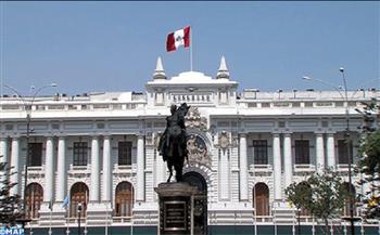 البرلمان البيروفي يمنح الثقة للحكومة في أول اختبار سياسي يجتازه الرئيس اليساري