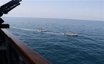 سفن عسكرية إيطالية تساعد قاربا يقل 539 مهاجر
