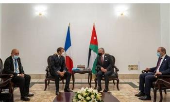 العاهل الأردني يلتقي بالرئيس الفرنسي على هامش قمة بغداد
