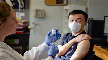 الصين تجري 2.01 مليار تطعيم ضد كورونا