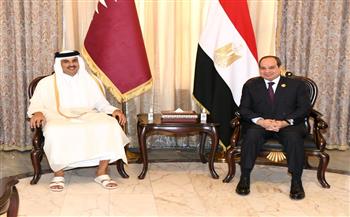 الرئيس السيسي يلتقي أمير دولة قطر في بغداد