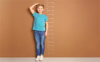 السمنة بينها.. 5 أسباب غير الوراثة لقصر القامة عند الأطفال