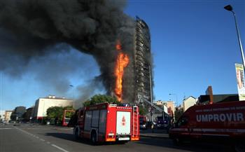حريق يجتاح مبنى من 20 طابقا في ميلانو ولا ضحايا على الفور