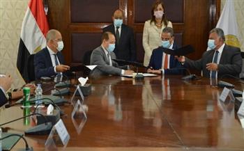 وزيرا التنمية المحلية والتخطيط يشهدان توقيع عقد إقامة أول مجمع صناعي بالفيوم