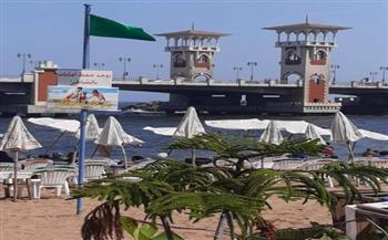 شواطئ الإسكندرية ترفع الرايات الخضراء بعد استقرار الأحوال الجوية