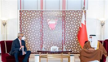 رئيس الوزراء البحرينى يتسلّم دعوة لزيارة مصر.. ويؤكد عمق العلاقات بين البلدين