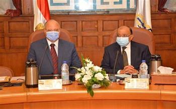 وزير التنمية المحلية يعقد اجتماعًا مع محافظ القاهرة ونوابه لمتابعة ملف النظافة