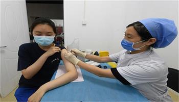 إندونيسيا تستهدف الإسراع في تطعيم الأطفال من 12 إلى 17 عاما