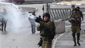 إصابة عشرات الفلسطينيين بالاختناق إثر قمع الاحتلال الإسرائيلي مسيرة منددة بالاستيطان