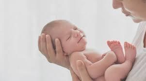 ما هي أهمية الرضاعة الطبيعية للأم ودورها في تحفز الجهاز المناعي؟.. أخصائي طب أطفال يوضح