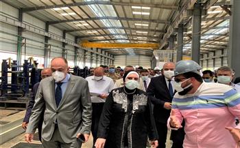 وزيرة التجارة تتفقد 3 مصانع بمنطقة قفط الصناعية بقنا (صور)