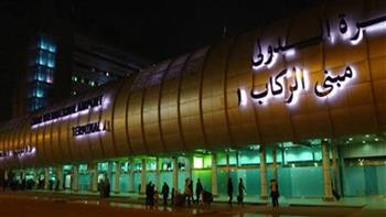 التحقيق مع راكب يمني متهم بمحاولة تهريب 55 كليو مخدر عبر مطار القاهرة