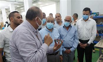 وزير التنمية المحلية ومحافظ بورسعيد يتفقدان مصنع أفينا للأدوات الكهربائية 