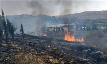 جهود مكثفة للجيش اللبناني والدفاع المدني لإخماد حرائق الغابات وتبريد الأراضي لمنع تجددها