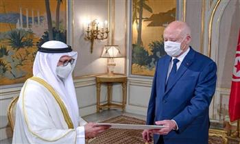 «قرقاش» يُسلم رسالة من الرئيس الإماراتي إلى نظيره التونسي 