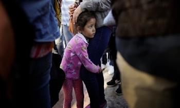 أمريكا تحتجز 834 طفلا بدون ذويهم لعبروهم الحدود بشكل غير قانوني في يوم واحد