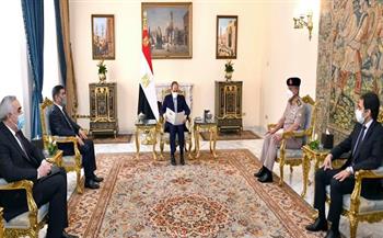 لقاء الرئيس السيسي بوزير الدفاع العراقي يتصدر اهتمامات الصحف