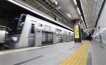 إعلان مثير للجدل ينفي خطورة كورونا في مترو طوكيو 