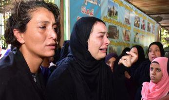 هنادي مهنا تنهار من البكاء أثناء تشيع جثمان دلال عبدالعزيز (صور)
