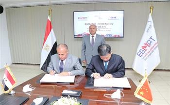 وزير النقل يشهد توقيع عقد شراء 4 أوناش رصيف بميناء الإسكندرية