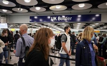 وزير الصحة البريطاني ينتقد تكلفة اختبار كوفيد للمسافرين