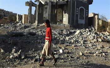 اليمن يطالب الأمم المتحدة بتخفيف المعاناة الإنسانية بعد انهيار عملته