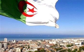 الرئيس تبون يحذر بشدة من محاولات المساس بالجيش الجزائري