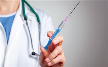 لماذا تشدد الدولة على تلقى تطعيمات كورونا.. خبراء أوبئة يستعينون بتجارب سابقة