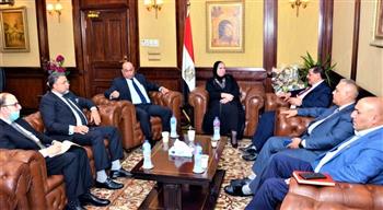وزيرة التجارة تبحث مع وفد اتحاد الصناعات العراقية تعزيز الشراكة بين البلدين