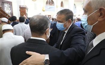 محافظ المنوفية يتقدم جنازة رجل الأعمال محمود العربي