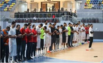 صلاة المغرب تجمع لاعبي الزمالك و الأهلي قبل السوبر الإفريقي لكرة اليد
