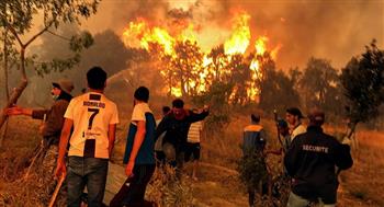 الرياح القوية تعرقل جهود السيطرة على حريق للغابات في إسبانيا