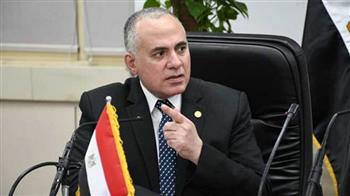 وزير الرى يتفقد مشروع التبطين ومخرات السيول بقرى محافظة المنيا