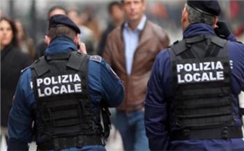 الشرطة الإيطالية تعتقل رجلاً طعن خمسة أشخاص على متن حافلة