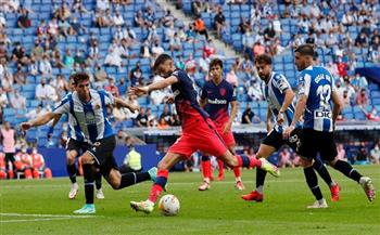 أتلتيكو مدريد يفوز بصعوبة على إسبانيول ويعتلي صدارة الدوري الإسباني