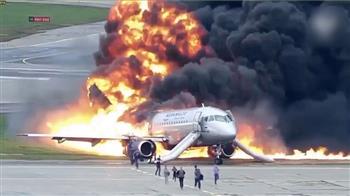 اشتعال نيران في طائرة ركاب على متنها 16 شخصا أثناء تنفيذها هبوطا اضطراريا جنوبي روسيا
