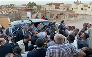 متحدث الرئاسة: السيسى يجرى جولة تفقدية ويتبادل التحية مع المواطنين فى مساكن الرويسات