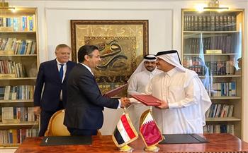 رئيس البريد المصري يوقع اتفاقيتي تعاون مع نظيره القطري بالدوحة