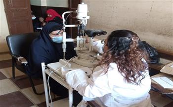 علاج 330 مواطناً وتوفير 31 نظارة فى قافلة طبية مجانية ببني سويف