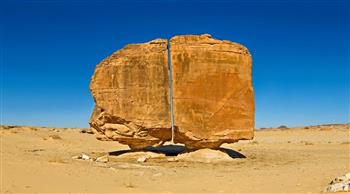 صخرة النصلة.. لغز جيولوجي غامض في المملكة العربية السعودية