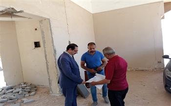 مدير الثقافة بجنوب سيناء يتابع عمليات تجديد المسرح الصيفي بالطور  (صور)
