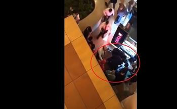 كاميرات المراقبة توثّق لحظة انتحار فتاة في مول سيتي ستارز (فيديو)