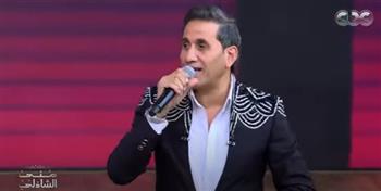 أحمد شيبة يطرح «6 وشوش» مع منى الشاذلى (فيديو)