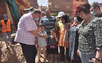 محافظ أسيوط يتفقد مشروع شبكات الصرف الصحي بقرية نزلة الملك