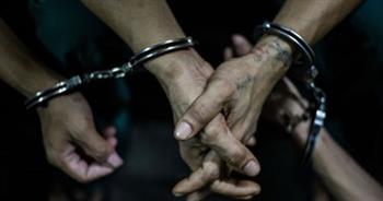 حبس مفتشين صحة لطلبهما رشوة من محل تجاري بالقاهرة