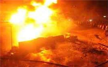 إصابة 7 مواطنين من بينهم 3 أمناء شرطة فى حريق هائل بمصنع زجاج بالعاشر