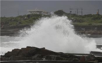 إصابة 6 أشخاص إثر إعصار "تشانتو" بوسط وشرق اليابان
