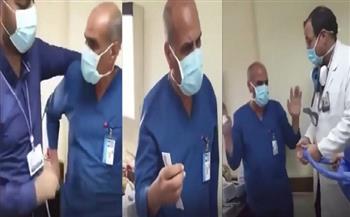 وصول الطبيب المتهم بالتنمر على ممرض في فيديو «اسجد للكلب» للمحكمة