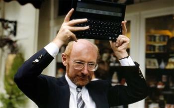  وفاة مبتكر الآلة الحاسبة والكومبيوتر.. تعرف على رحلة كفاح «كلايف سنكلير» 